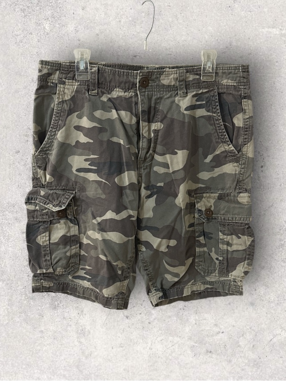 American Eagle Outfitters camo cargo shorts long length size 34